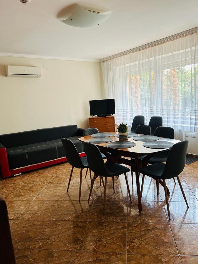Villa Rose Vip Apartman à Hajdúszoboszló Extérieur photo
